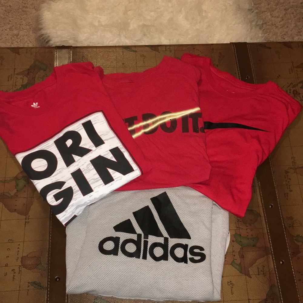 4 size med Adidas/ Nike T shirts and short sleeve hooded shirt